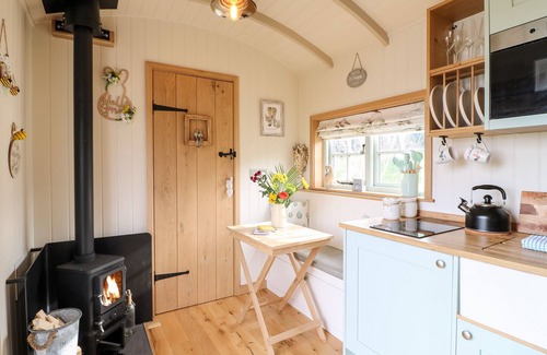 Redmile Cottage | HERBIE'S SHEPHERDS HUT, character holiday cottage in Redmile