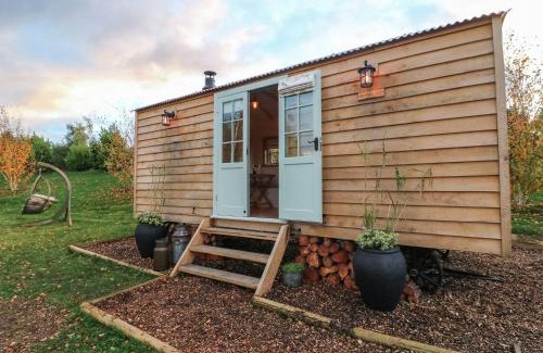 Redmile House | Herbie's Shepherds Hut at Shepherds Lodge Retreat and Wellness
