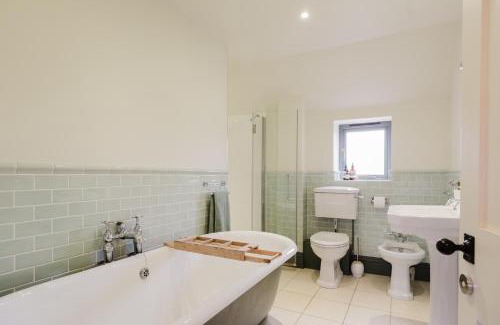 Easton Grey Apartment | Herdsman's Cottage - Beautiful 3 Bed in Wiltshire!