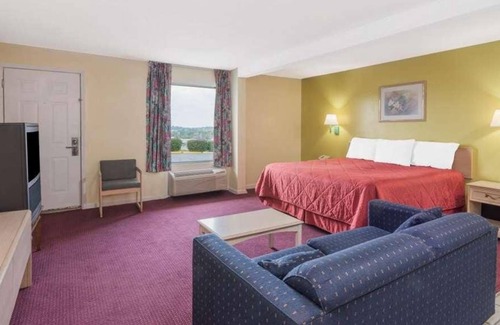 Berea House | Here's Something Exciting! Pet-friendly, Free Parking, WiFi