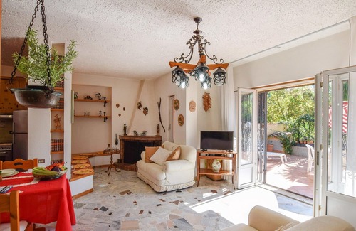 Simeri-Crichi House | Here you will occupy part of a pretty two-family house with garden in the Gulf of Squillace, about 2