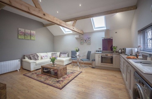 Hereford Apartment | HEREFORDSHIRE – Little Oak: Charming Rural Cottage, Sleeps 2, Cozy Getaway