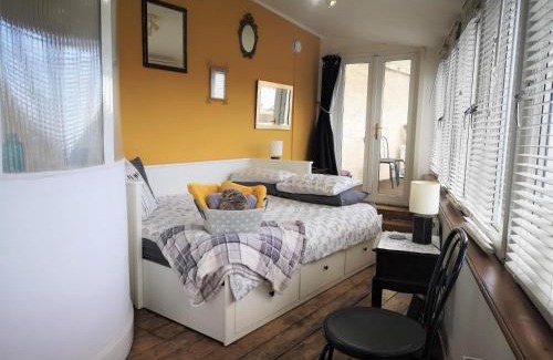 West End Apartment | Heritage City - The Auld Pottery