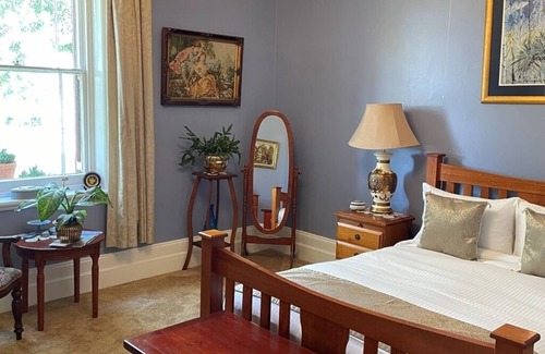 Leconfield Bed & Breakfast | Heritage country homestead hotels, close to wineries, concerts & restaurants