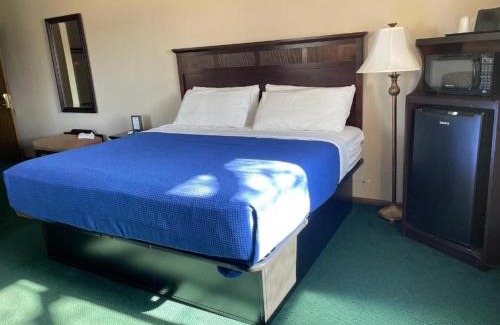 Watertown Hotel | Heritage Inn Hotel