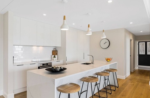 Auckland Central Business District Apartment | Heritage Penthouse with Rooftop Pool & Balcony