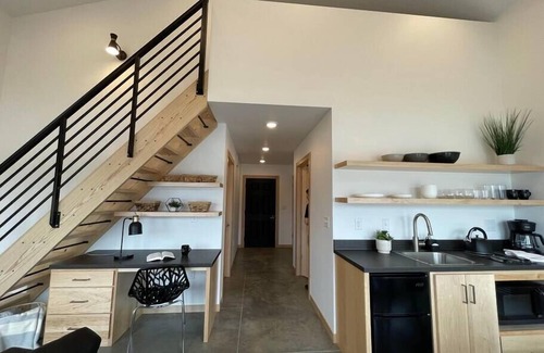 Mount Sterling House | Hermann Modern Lakeside Cabin (Cabin 2)