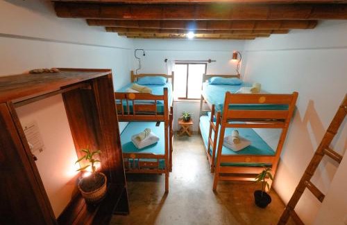 Las Tunas Hostel | Hermanos Perdidos Surf