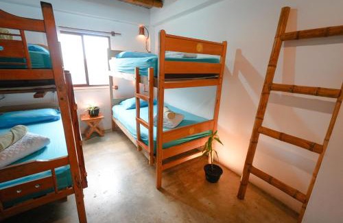 Las Tunas Hostel | Hermanos Perdidos Surf