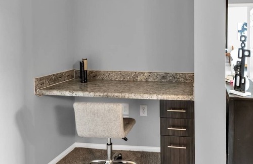 Herndon Apartment | Herndon #11306 · Monochromatic Modern 2BR|2BTH Min. IAD w Amenities