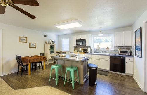 Stewartstown House | Heron's Hollow 2 bedroom spacious farm stay on 30 acres