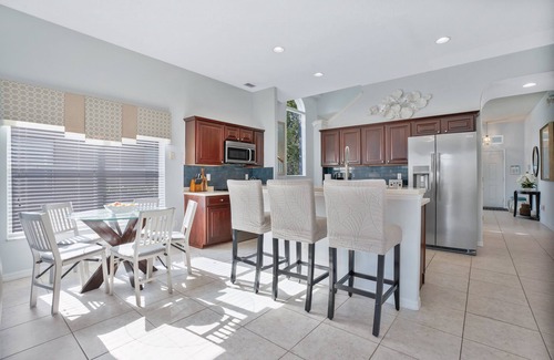 Four Corners House | Heron View Villa, South Facing, lake View Home