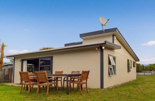 Whangamata House | Hetherington Haven - Whangamata Holiday Home