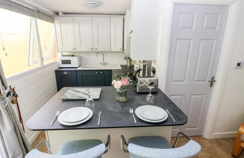 Llanteg House | Heulwen Lodge