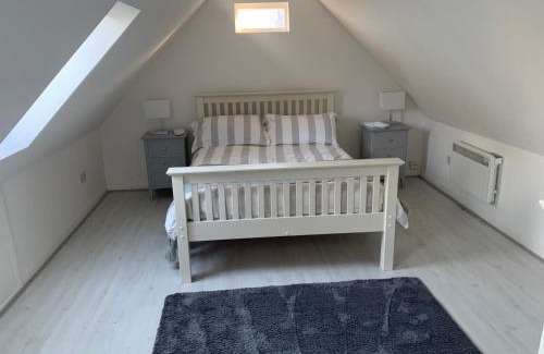 North Stoke Apartment | Hewarts Lodge, Brand New Property, 1 Mile From The Beach, 15 Minutes From All Goodwood Events