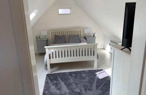 North Stoke Apartment | Hewarts Lodge, Brand New Property, 1 Mile From The Beach, 15 Minutes From All Goodwood Events