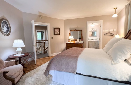Pentwater Bed & Breakfast | Hexagon House Bed and Breakfast