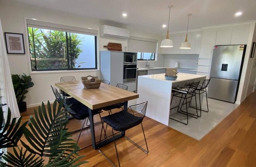 Golden Beach House | Hey's Landing Golden Beach