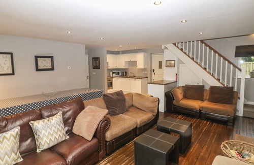 Farley Cottage | HEYTHROP, family friendly, with open fire in Farley Near Alton Towers