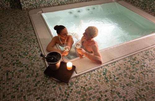 Torbole sul Garda Hotel | Hi Hotels Torbole - Heated Outdoor Pool & Spa