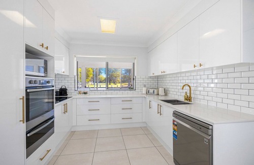 Port Macquarie House | Hibbard Waterfront Escape - 46 Hibbard Dr