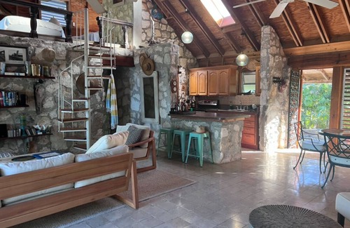 New Bight House | Hibiscus House Oceanfront Paradise in Fernandez Bay