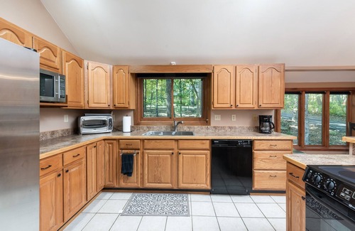 Nellysford House | Hickory Hideaway- 5 BR 4 BA with game room and indoor fire place