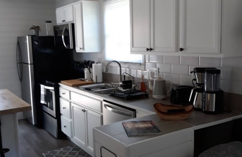 Hickory House | Hickory Tiny House, short and long term rentals