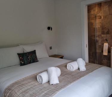 Malahide House | Hidden Acres- Deluxe Double Room