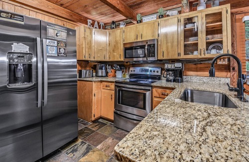 Sevierville Cabin | Hidden Acres Lodge 3 Bedroom Cabin
