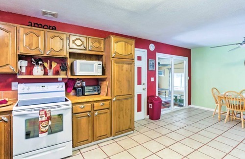Girvan House | Hidden Charm- 3 bed-2 Bath, Pool & Game room