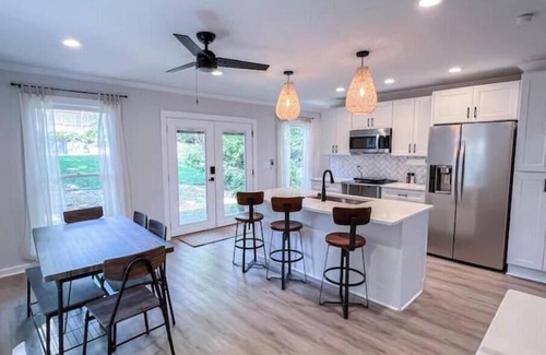 Buckhead House | Hidden Chastain Getaway With Heated Poolnn