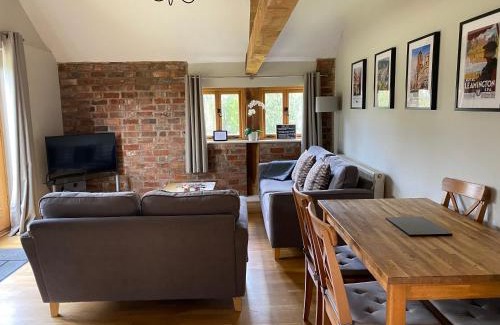 Henley-in-Arden House | Hidden cottages 2 bed cottage in peaceful surroundings with log burner