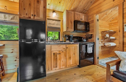 Shippenville Cabin | Hidden Creek Hideaway - Cozy Log Cabin w/Hot Tub, Fire Pit & Scenic Views