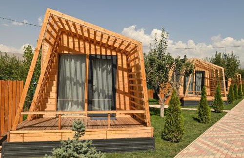 Garni Resort | Hidden Garden Resort