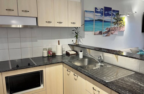 Mooroobool Apartment | Hidden Gem apartment in the heart of Cairns. Free Parking