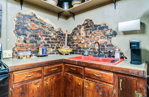 Scott House | Hidden Gem! Beautiful, Historic Renovated Bank in DT Scott, Minutes to Lafayette
