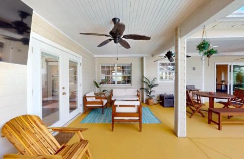 Cape Coral House | Hidden Gem: Escape to Newlin Cottage in Cape Coral