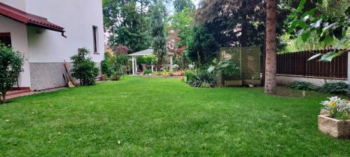 Grzegorzki Apartment | Hidden Gem Garden