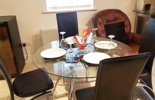 Worsley Apartment | Hidden Gem