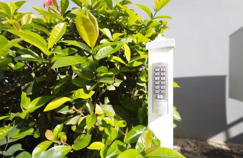 Miramar Apartment | Hidden Gem In Miramar- Power Generator- Parking