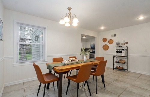 University Heights House | Hidden Gem less than 5 minutes from Bass Pro/Wonders of Wildlife, MSU and Mercy