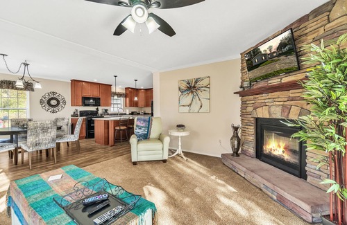 Brighton House | Hidden Lake Front ≈ New Build ★ Private Beach ✹ Fast WiFi ✔