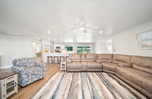 Beachview Country Club Estates House | Hidden Pearl: Serene Island Retreat, Pool & Pets OK
