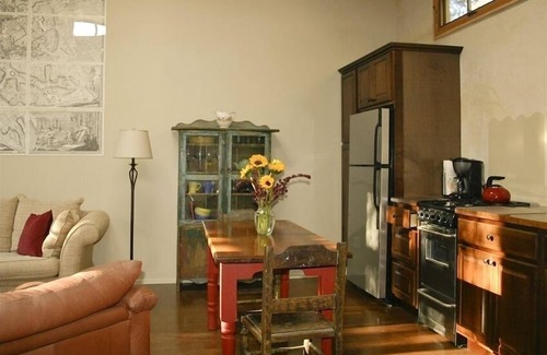 Historic Eastside Cottage | Hidden Treasure - Steps from Canyon Road