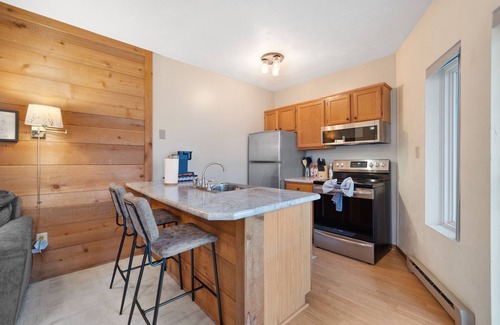 Hidden Valley Condo | Hidden Valley Mountain Condo - pool, golfing, hiking!