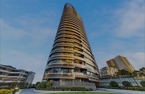 Sydney Olympic Park Apartment | High Ceiling 6 Beds Private Garden Oasis 1min to Stadiums & Parking