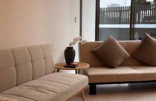 Sydney Olympic Park Apartment | High Ceiling 6 Beds Private Garden Oasis 1min to Stadiums & Parking