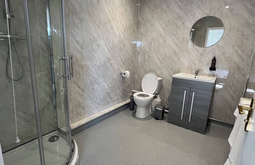 Pontyclun Hotel | High Corner Hotel