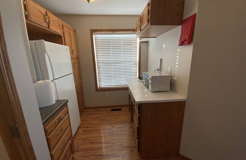 Three Hills House | High End King Suite c/w Living room, 2 Fireplaces, 2 Smart TVs, Kitchenette.